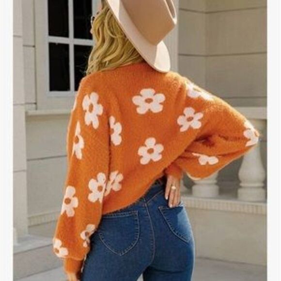 New Floral Knit Open Front Crop Cardigan - Picture 2 of 4